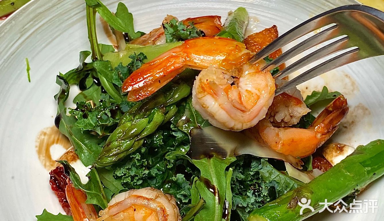 双子塔下的这家餐酒吧尊的美呆！！