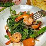 双子塔下的这家餐酒吧尊的美呆！！