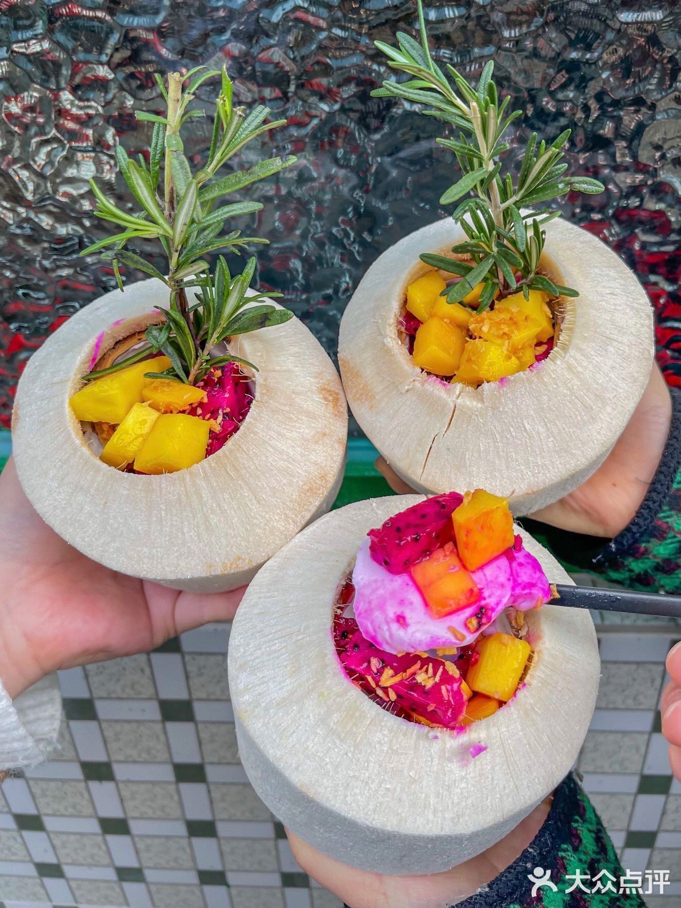 去重庆就为了这一口水果椰子冻🔥椰子脑袋冲  