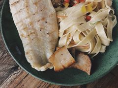 烧鲈鱼柳伴宽面-新城概念餐厅