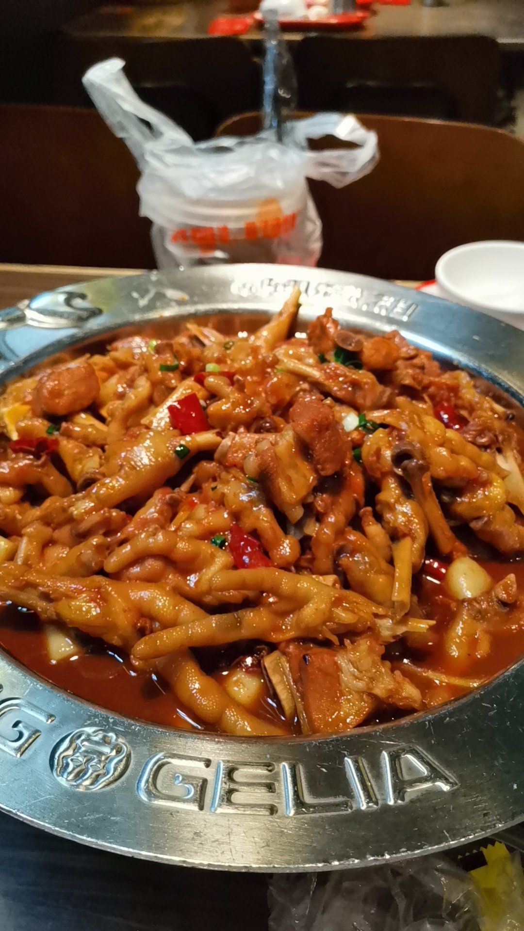 点的排骨鸡爪煲,还可以,新鲜出炉