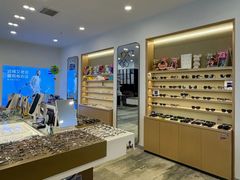 -三目眼镜·蔡司视觉合作店(青浦宝龙店)