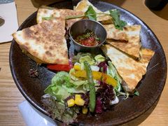 牛肉馅饼配迷你沙拉-HELLO 27 意面·沙拉·帕尼尼