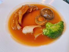 鲍汁鹅掌配珍品天白花菇-皇朝会.经典传统粤菜(外滩店)