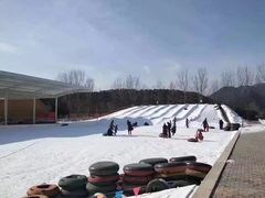 -十三陵雪世界滑雪场