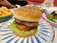 安格斯牛肉汉堡-玩味工厂·东南亚特色餐厅(太古里店)