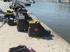 -多瑙河畔鞋履雕塑