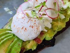 牛油果温泉蛋吐司-O'mills Sourdough Bakery&Bistro(永嘉路店)