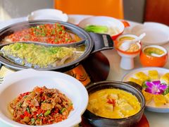 -阿瓦山寨·湘菜现炒·剁椒鱼头王(咸阳总店)