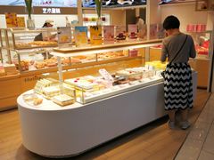 面包甜点陈列柜-好利来(西铁营万达广场店)