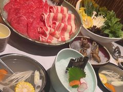 -泓炙颐凤鲜海鲜火锅料理(桐乡店)