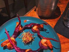 煎虾配紫薯泥薯片及姜味柠檬汁-AZUL by FUEL蓝色·法式酒馆(琶醍店)