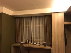 -西安大雁塔科技大学地铁站亚朵酒店