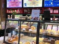 面包甜点陈列柜-昆明冠生园·蛋糕·面包(南强街店)