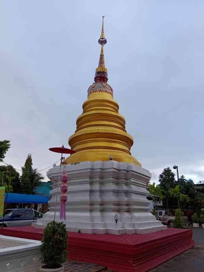 塞姆芒寺-"塞姆芒寺,位于古城的东南角,在不远的地方.