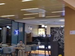 -瑞幸咖啡(华东理工大学商学院店)