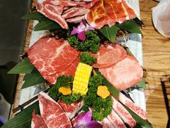 黑牛六拼-明洞阿姨·韩式酱蟹烤肉·创意料理(三元桥店)