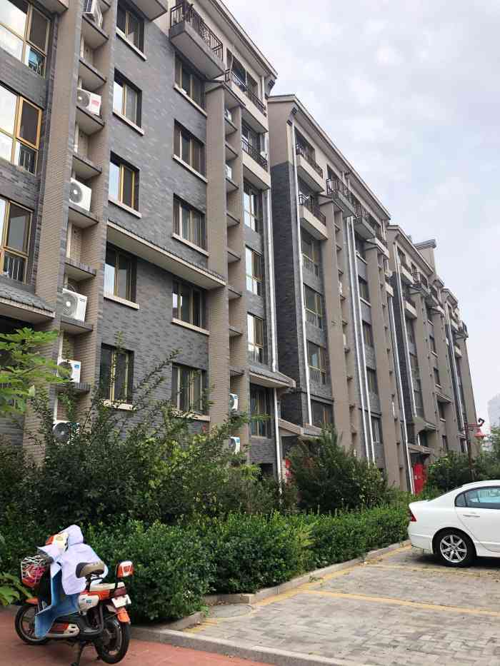 归提寨森林家园-"小区分两个社区出口,整体绿化率很高,挺不.