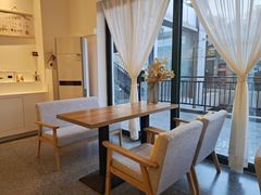 靠窗位-香草山咖啡店·外教英语角·自习室(盛世商都店)