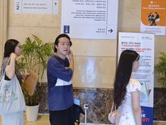 -麦当劳(上海虹桥站30B检票口楼上)