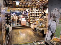 -钟书阁(松江泰晤士小镇店)