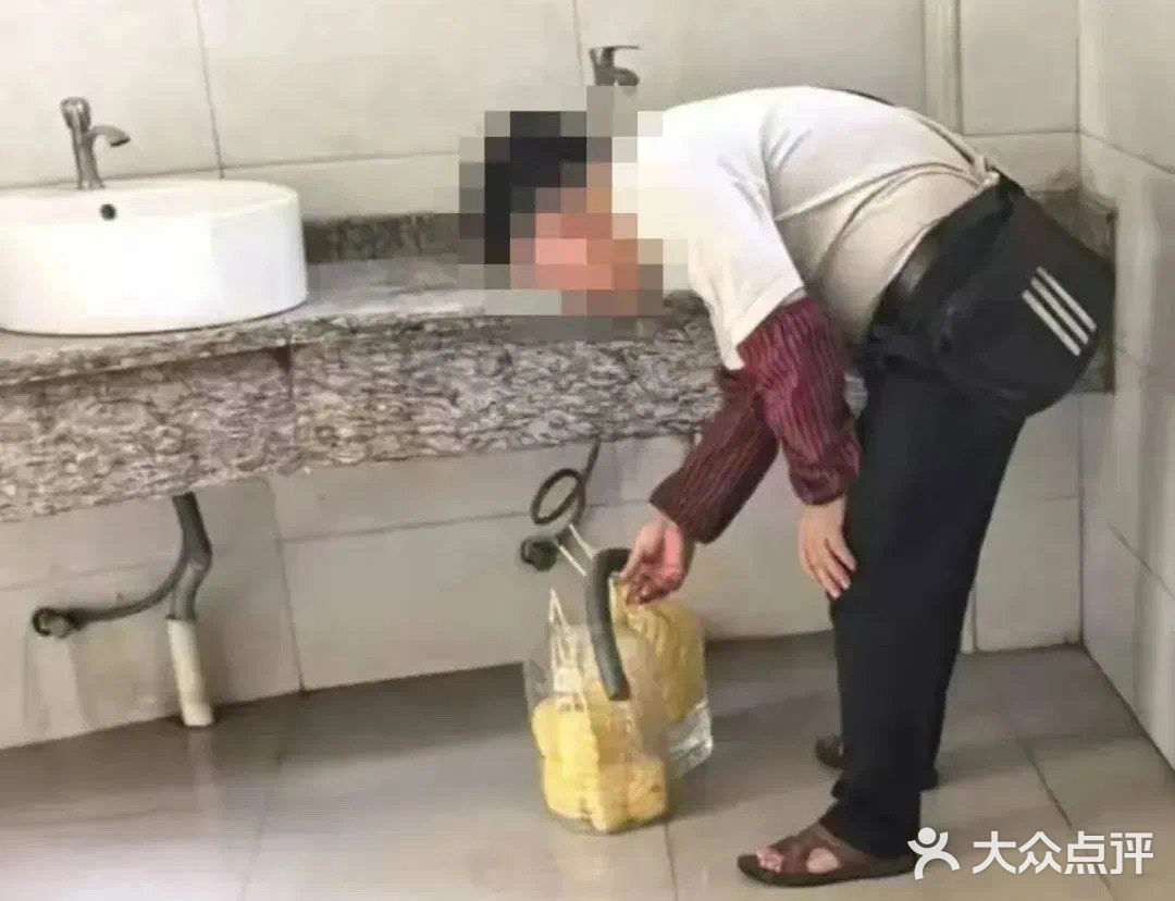 “爱吃菠萝的人天塌了”