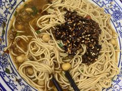 -渝之汇牛肉豌杂面