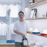 白T品牌西南首店|一整面墙全是白色T恤 还能定制噢 