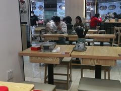 大堂-魔都三兄弟酸辣粉·蘸卤炸串(虹桥万科店)