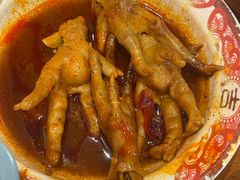 -爆炸头阿姨小四川正宗川味小吃(无任何分店)