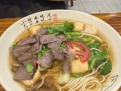 -牛小隆牛肉面馆(四牌楼店)