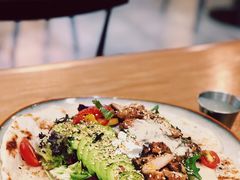 照烧鸡肉配牛油果拉法沙拉-HELLO 27 意面·沙拉·帕尼尼