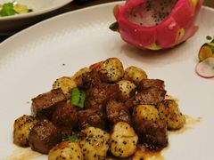 火龙果牛肉粒-水月周庄铂尔曼酒店-水月荟中餐厅