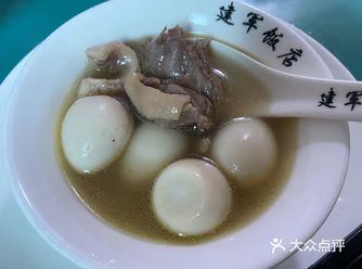 当地朋友带我们过来的 因为不吃辣 所以要了杂锅汤