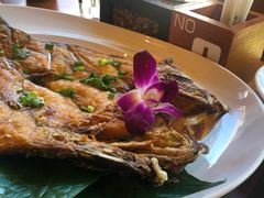 -Chom Cafe and Restaurant