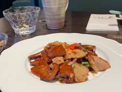 牛肝菌爆炒雪花猪颈-庐灶江南·江南菜·四合院Bistro(东直门雍和宫·原华侨宾馆店)