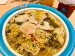 -灵芝妹子海鲜米线(劳动公园店)