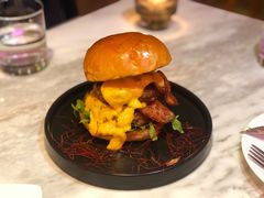 双层牛肉芝士汉堡-The Rug Cafe(王府中环店)