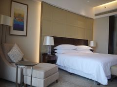 普通客房十分宽松-广州粤海喜来登酒店