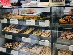 面包甜点陈列柜-上海哈尔滨食品厂(淮海中路店)