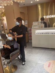 -一東造型烫发染发