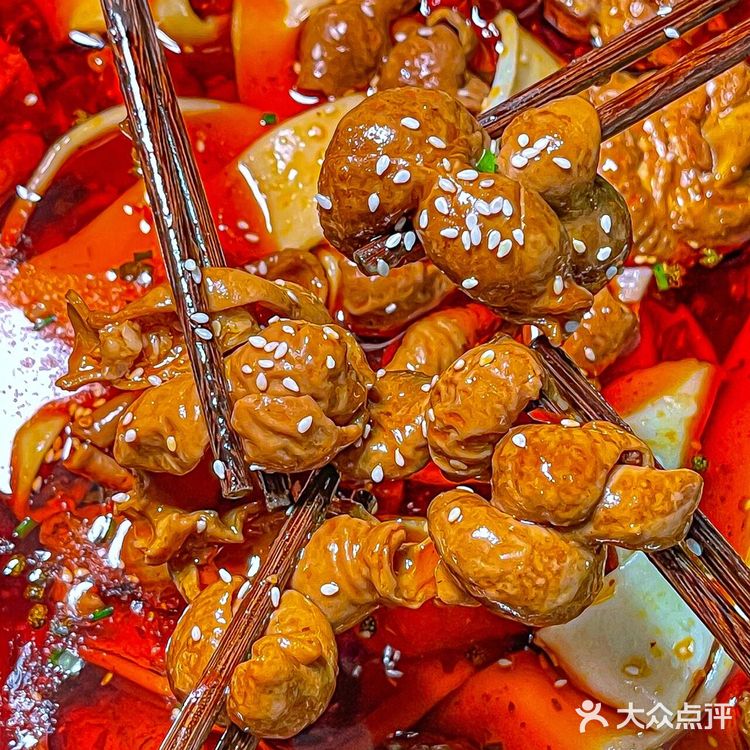 重庆最好吃肥肠鸡,火爆重庆老街!!