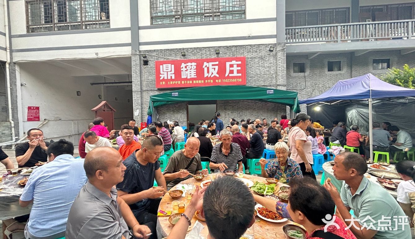 黄水镇上一家开了多年的菌汤老店