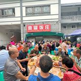 黄水镇上一家开了多年的菌汤老店