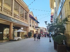 -王府井奥莱临潼小镇(临潼店)