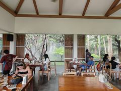 -Chom Cafe and Restaurant