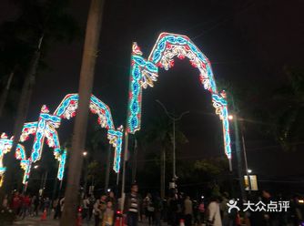 人潮洶湧，第一次這樣可以安心逆向，感覺好特別
