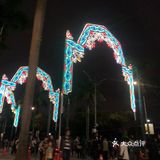 人潮洶湧，第一次這樣可以安心逆向，感覺好特別