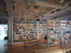 -猫的天空之城概念书店(北戴河蔚蓝海岸店)