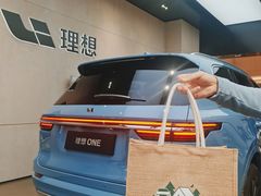 -理想汽车(世纪汇店)